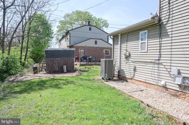 Building Photo - 948 Homeland Dr