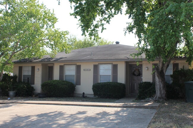 Building Photo - 3606MN