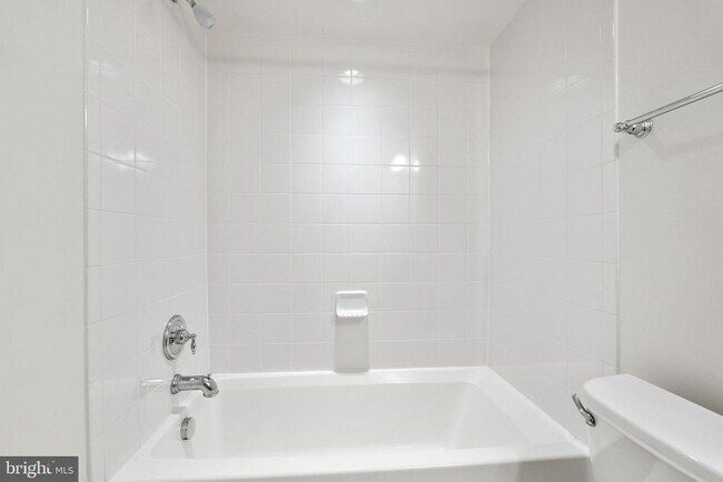 Building Photo - 1515 Regent Manor Ct