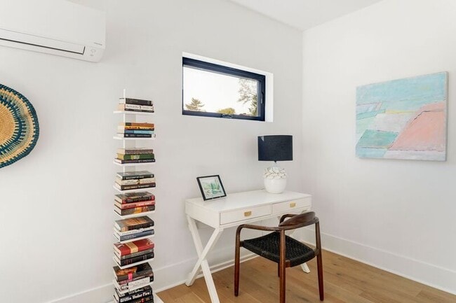 Building Photo - 981- 987 Fifth Street SW