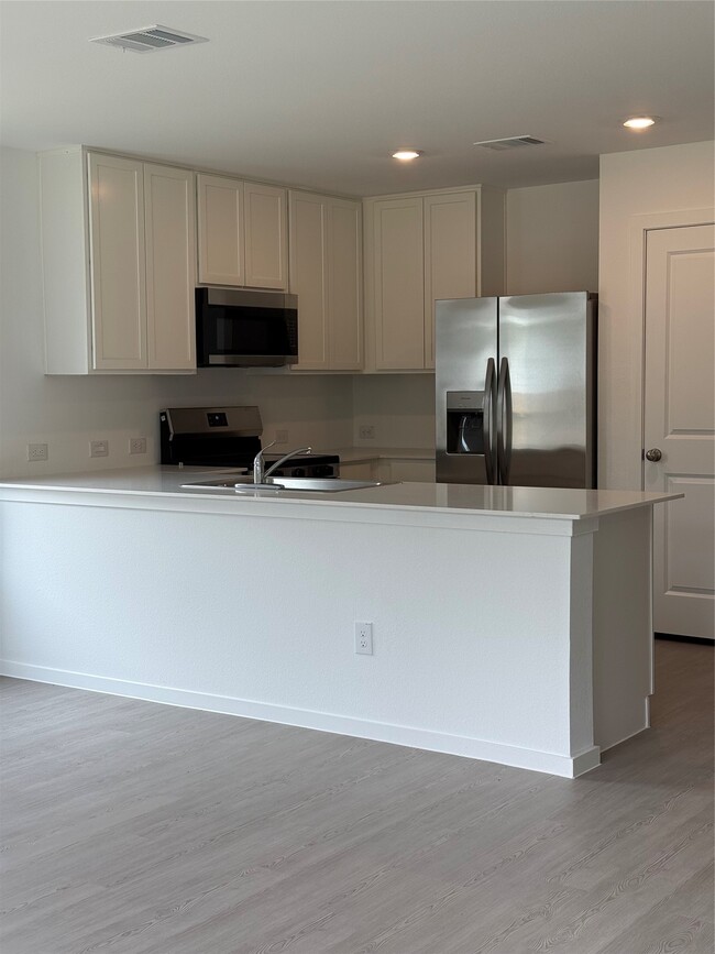 Building Photo - 335 Parkin Ct