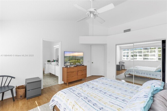 Building Photo - 1060 Capistrano