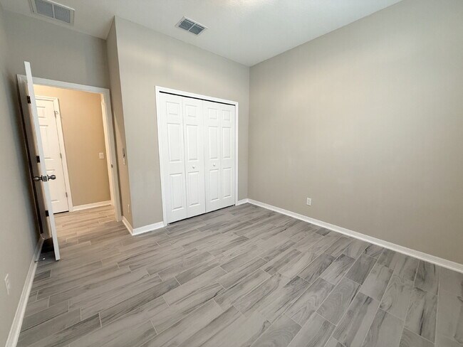 Building Photo - "Charming 3-Bed Oasis with 2 Full Baths in...