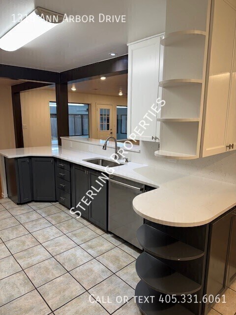 Building Photo - 1318 Ann Arbor Dr