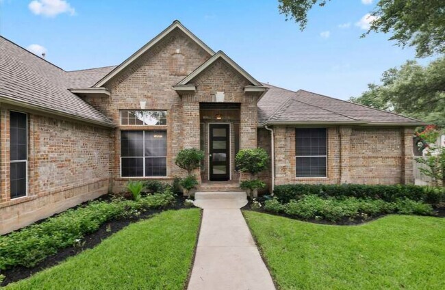 Building Photo - Gorgeous 4/BR 3/BA One-Level Home with Mod...