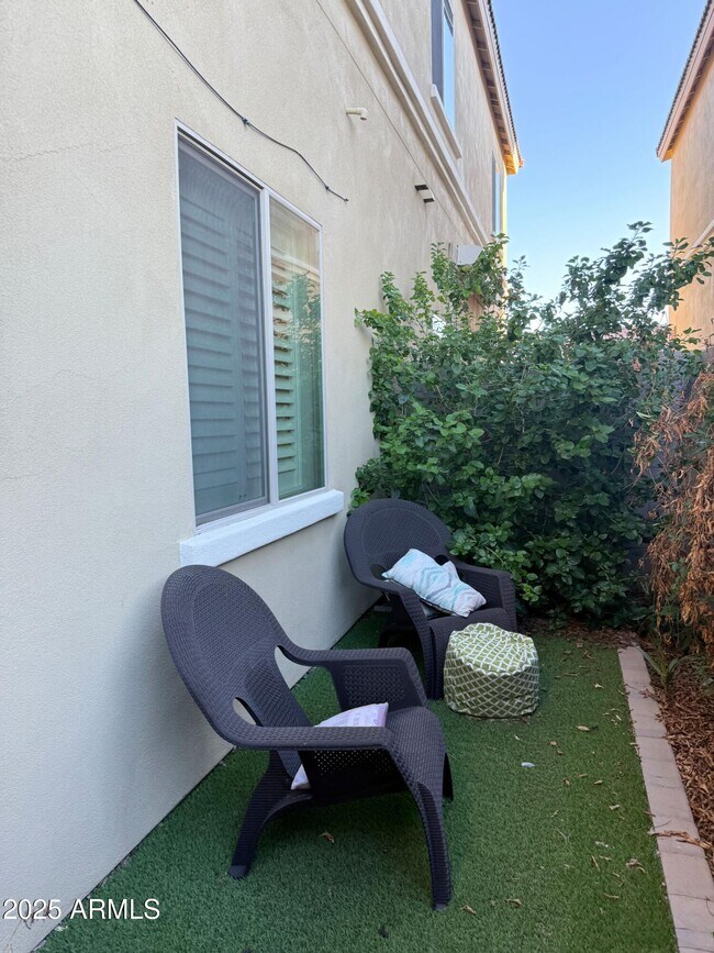 Building Photo - 8976 N 8th Dr