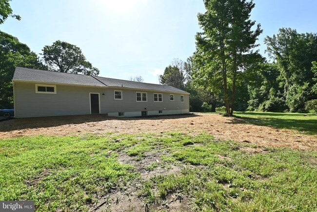 Building Photo - 7100 N Roxbury Mill Rd