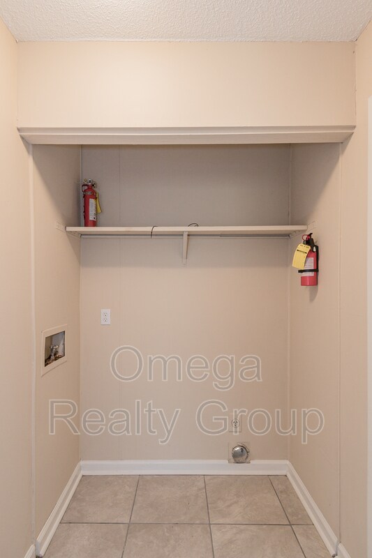 Building Photo - 1600 14th Ave E