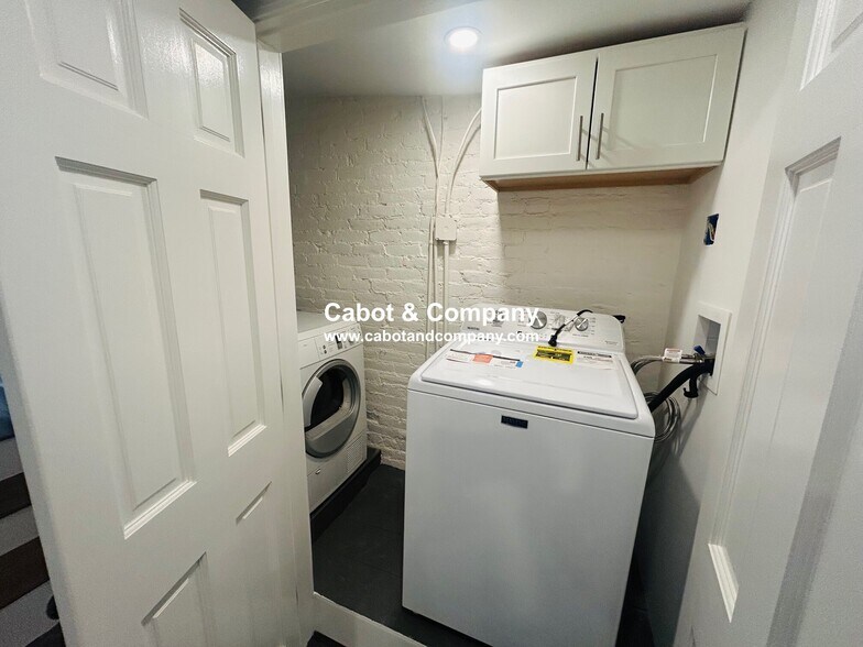 Building Photo - 104 Appleton St