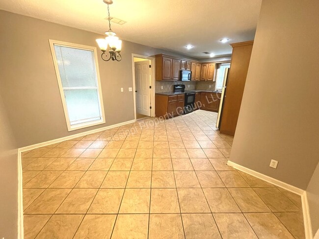 Building Photo - 4BR/2BA Home