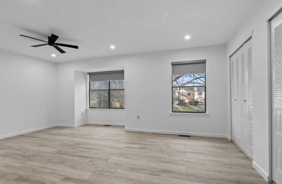 Building Photo - 243 Penns Way