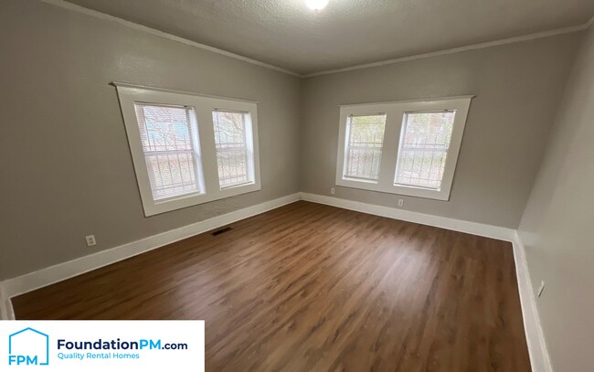 Building Photo - 699 Chelsea Ave