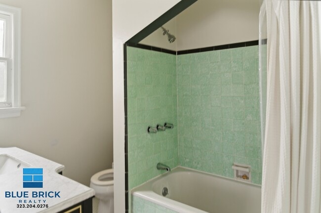 Building Photo - 1114 Figueroa Terrace