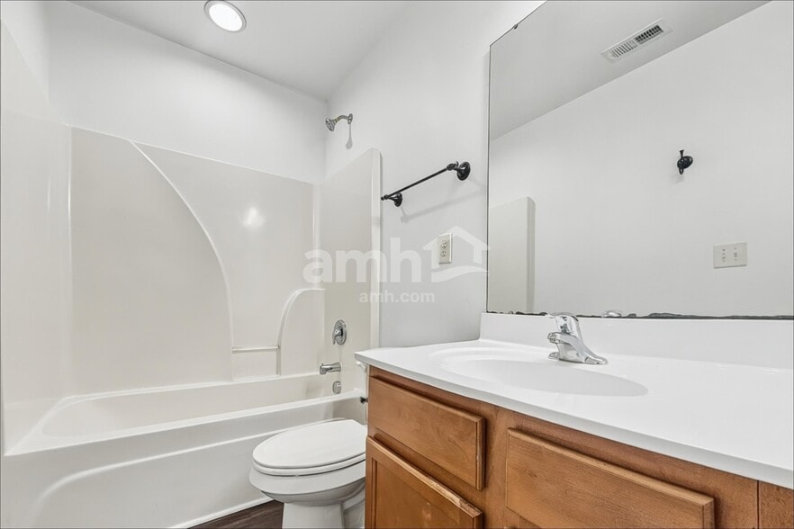 Building Photo - 7923 Suttonview Dr