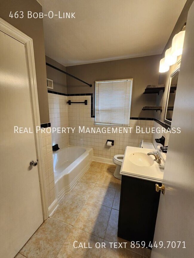 Building Photo - 463 Bob-O-Link-