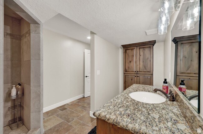 Building Photo - 1693 Crimson Oak Dr