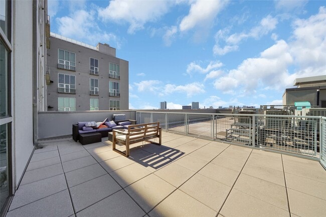 Building Photo - 2000 Bagby St