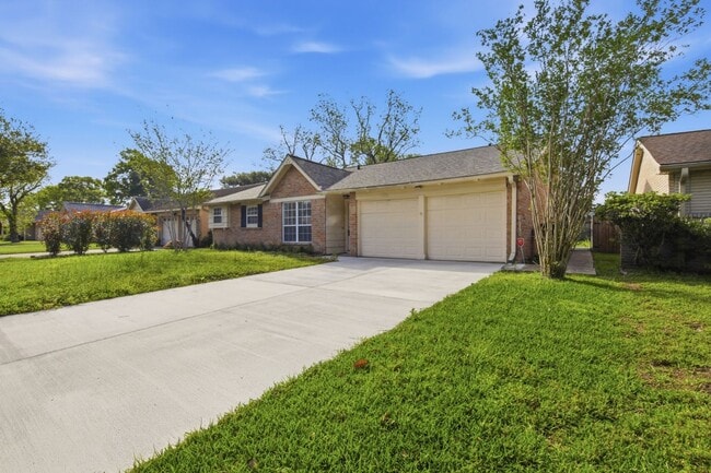 Building Photo - Charming 3BR House in Houston