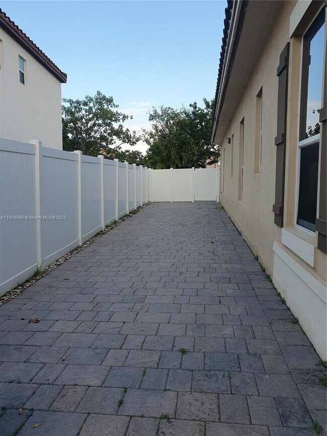 Building Photo - 9171 SW 169th Pl