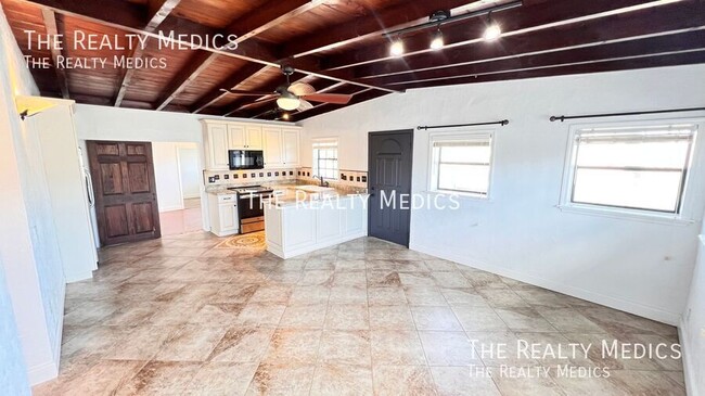 Building Photo - AVAILABLE NOW! Stunning RENOVATED 3 Bedroo...