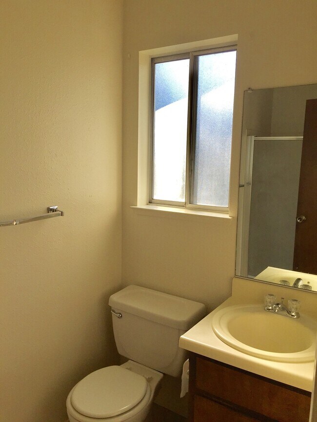 Building Photo - Rare find home with 2-Car Garage, Fenced Yard, with Convenient Location!