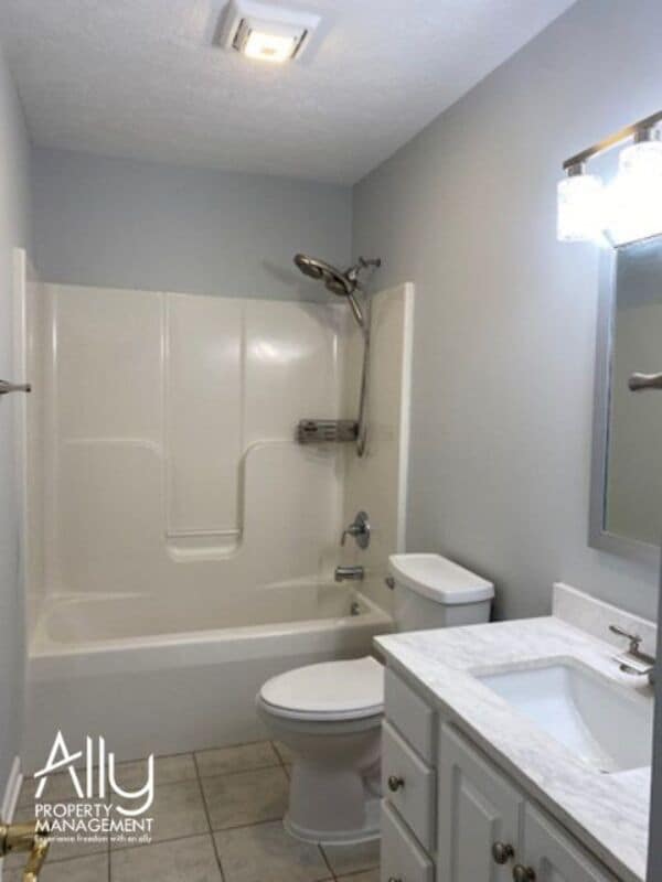 Building Photo - 35 Hardwood Rd