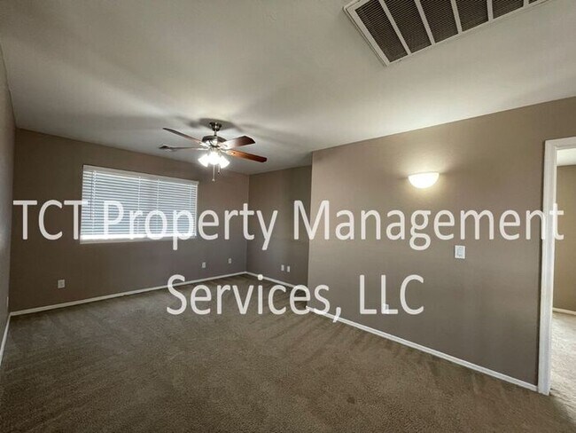 Building Photo - Updated 4 Bedroom on Corner Lot!