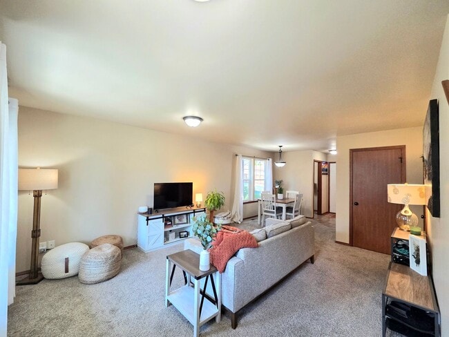 Building Photo - 2123 Roper Ln