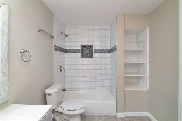 Building Photo - 636 Schieme St