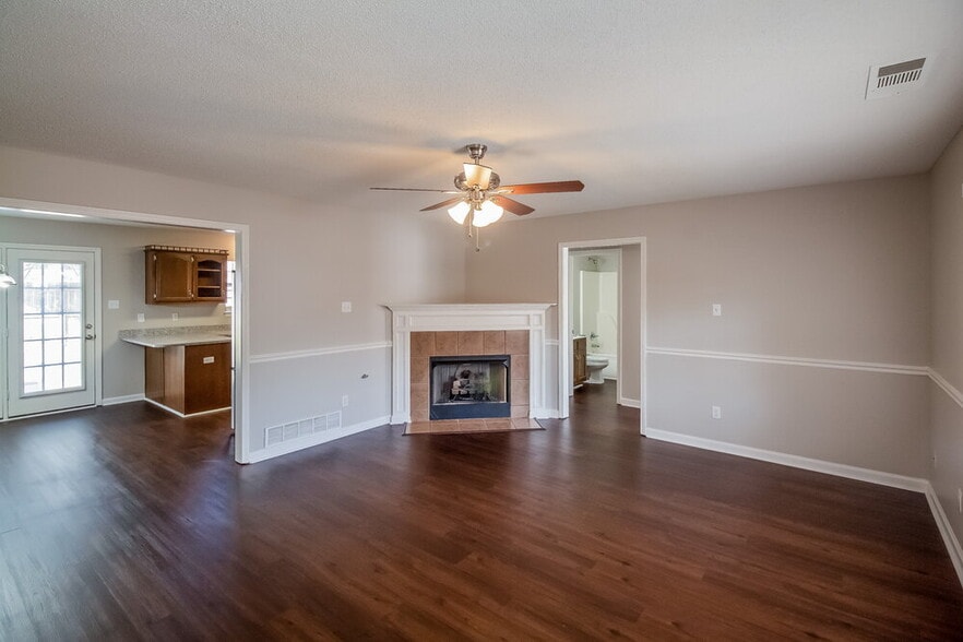 Building Photo - 3455 Pendulum Dr N