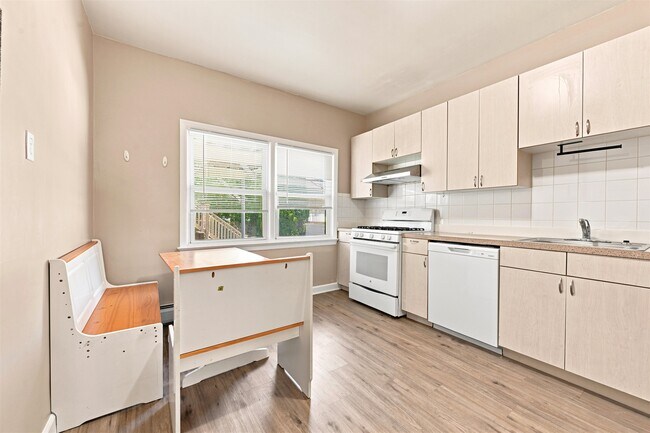 Building Photo - 164 W 31st St