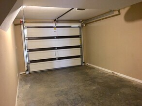 Building Photo - 1723 C THISTLEWOOD DR Clarksville, TN 37042