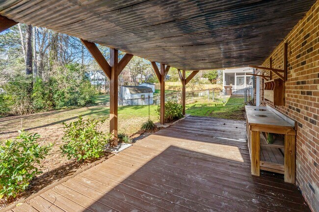 Building Photo - Charming 3 Bed, 2 Bath on Ward Street, Close to Universities