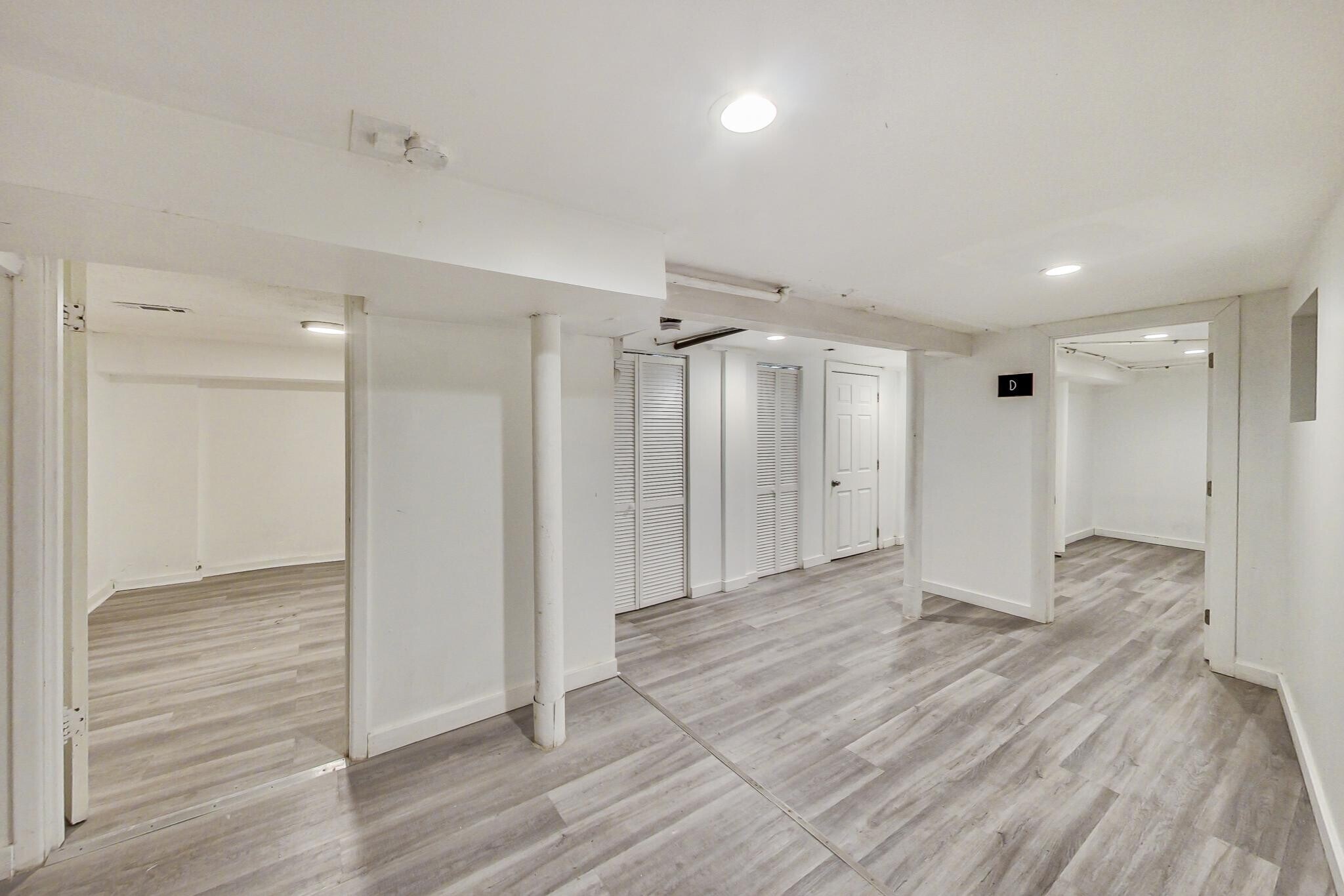 Building Photo - 3554 N Wilton Ave