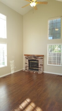 Building Photo - Dublin Silvergate, End Unit Townhome 3 Bed, 2.5 Bath, Dual Primary Suites, Community Pool!