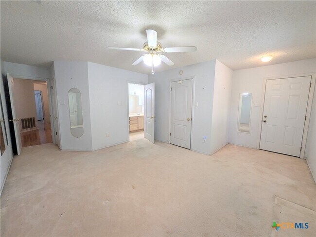 Building Photo - 1428 Devin Dr