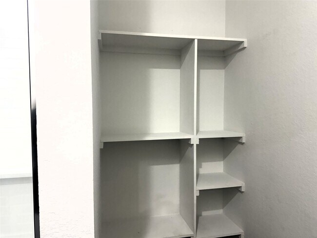 Building Photo - 519 Louis Ln