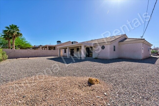 Building Photo - NORTHSIDE 3 CAR GARAGE