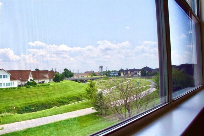 Building Photo - 21030 Sun Creek Dr