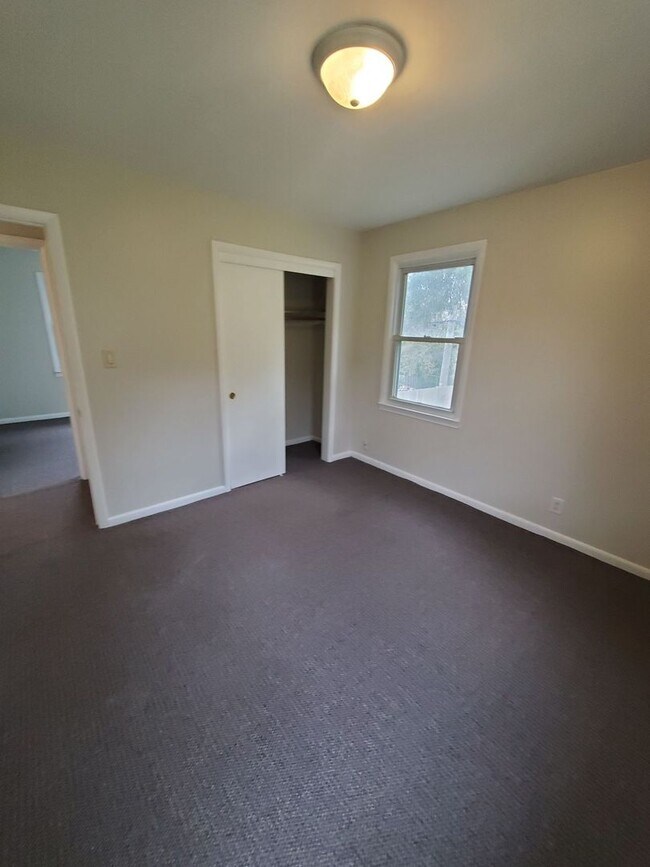 Building Photo - 4605-4607 W. Villard Ave. (Duplex)