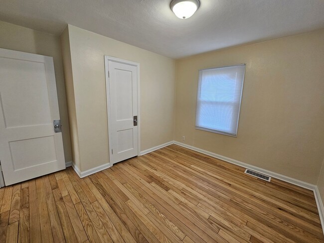 Building Photo - Newly renovated 2 bed, 1 bath. South side ...