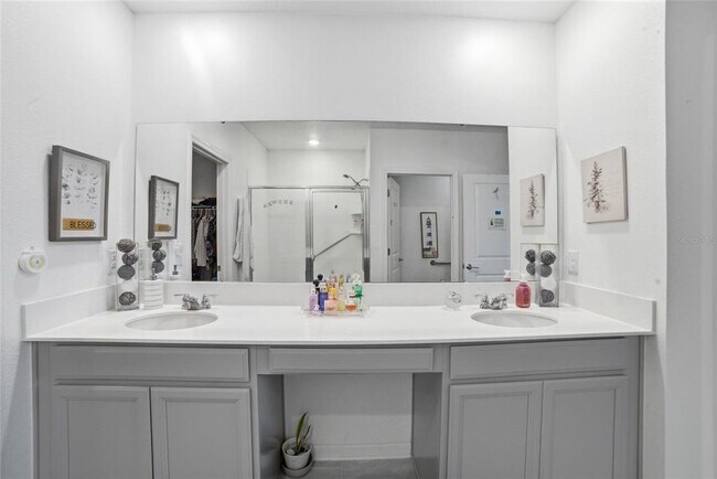Building Photo - 4980 Four Strand Ct