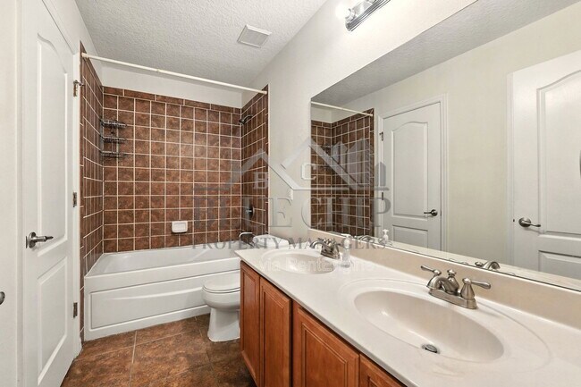 Building Photo - 13800 Golden Russet Dr