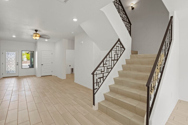 Building Photo - 6315 Escondido Dr