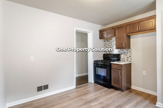 Building Photo - 5043 Washington St