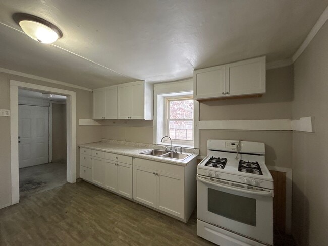 Building Photo - Charming 2-Bedroom, 1-Bathroom Home – $875/Month Elkhart, IN