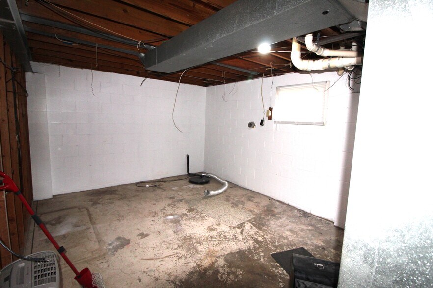 Building Photo - 5071 Albany Dr