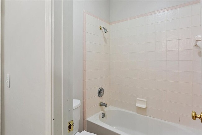 Building Photo - Beautiful Pool Home in highly desired Osprey Pointe!