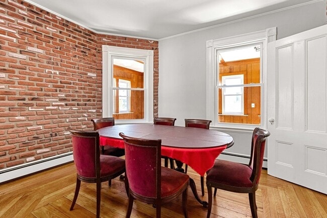 Building Photo - 17 Shirley St