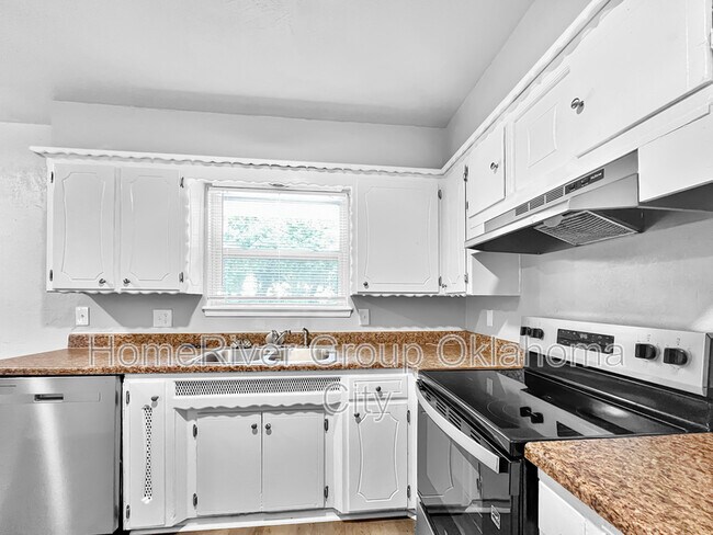 Building Photo - 1509 Hampton Rd